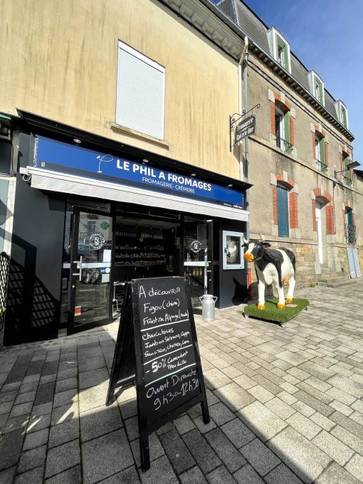 Le Phil A Fromages A Bain De Bretagne Place De La Mairie