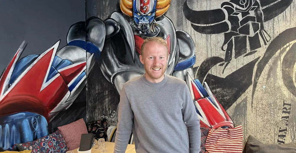 Portrait de René BOUAN à l'intérieur du Hangar